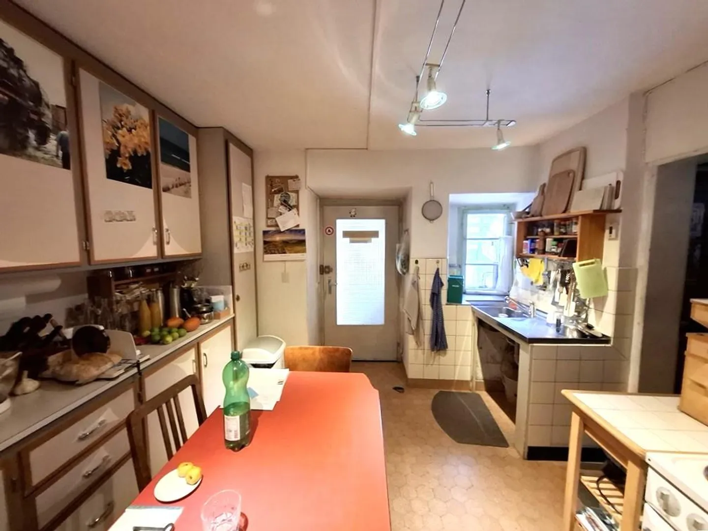 Maison multi-générationnelle située au centre avec appartement de 7 pièces plus loft plus atelier - Photo 4 sur 10