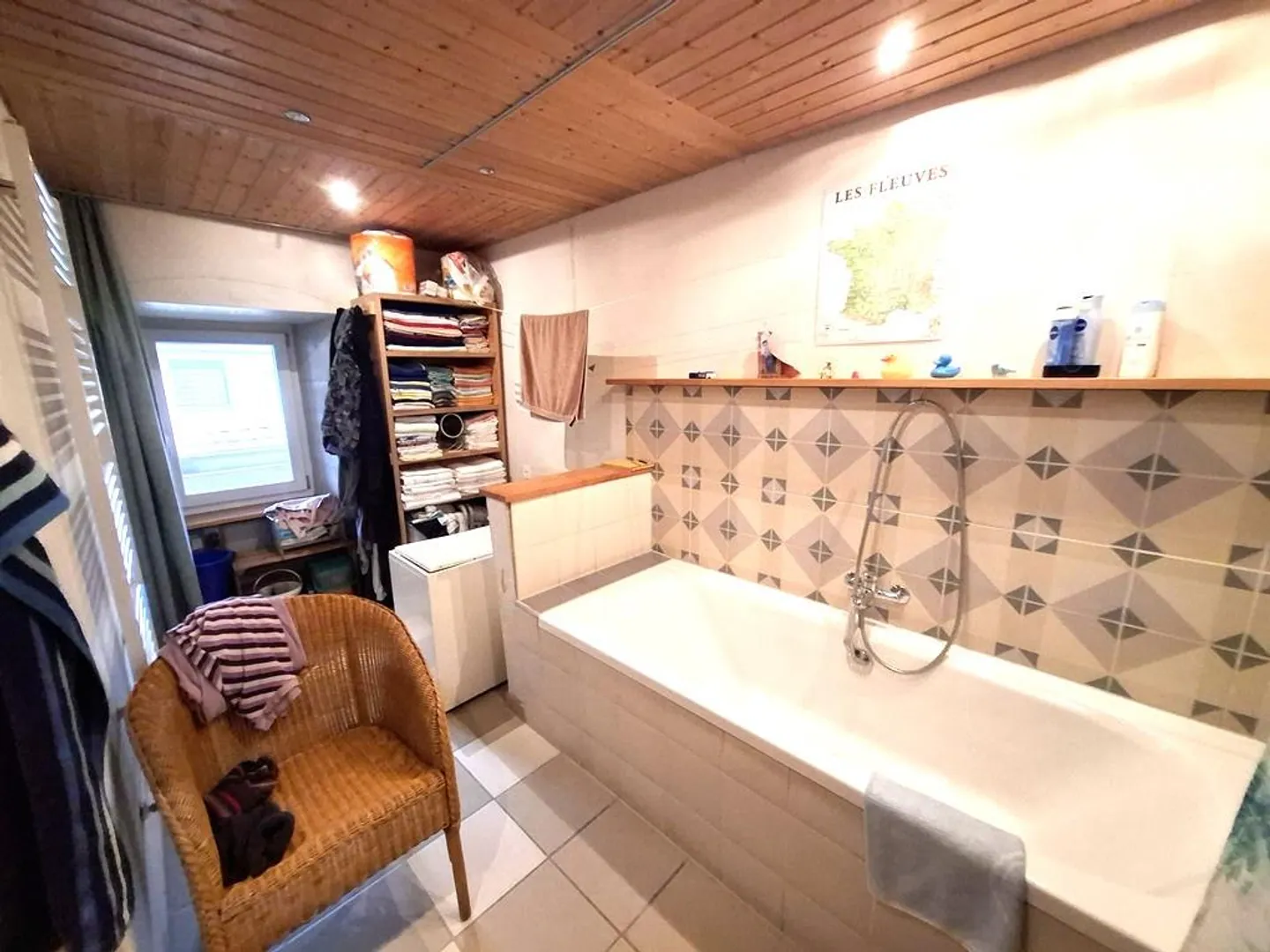 Maison multi-générationnelle située au centre avec appartement de 7 pièces plus loft plus atelier - Photo 5 sur 10