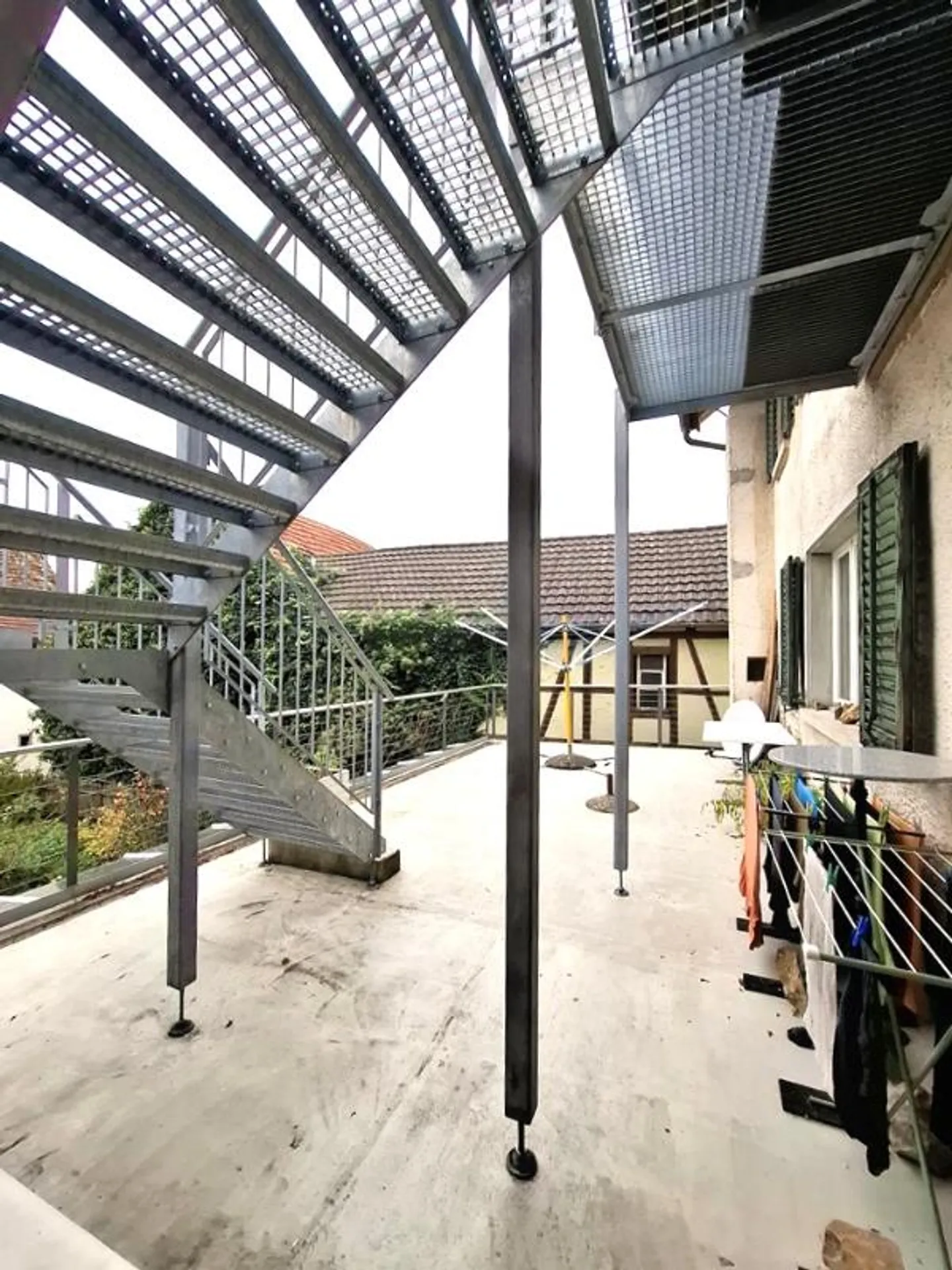 Maison multi-générationnelle située au centre avec appartement de 7 pièces plus loft plus atelier - Photo 7 sur 10