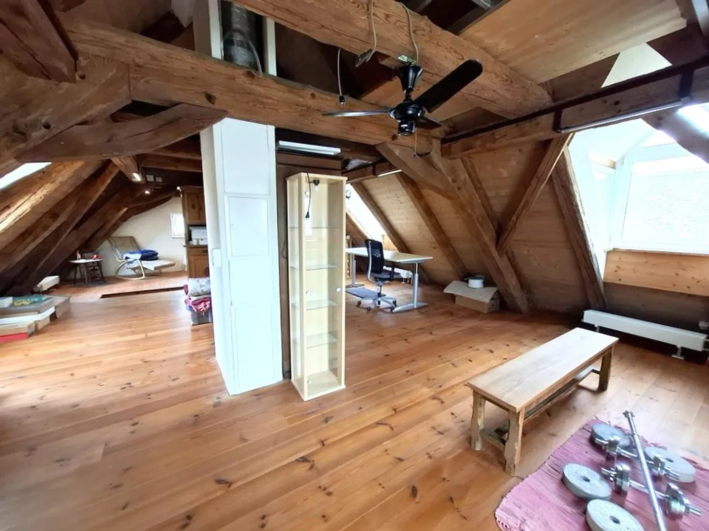 Maison multi-générationnelle située au centre avec appartement de 7 pièces plus loft plus atelier - Photo 9 sur 10