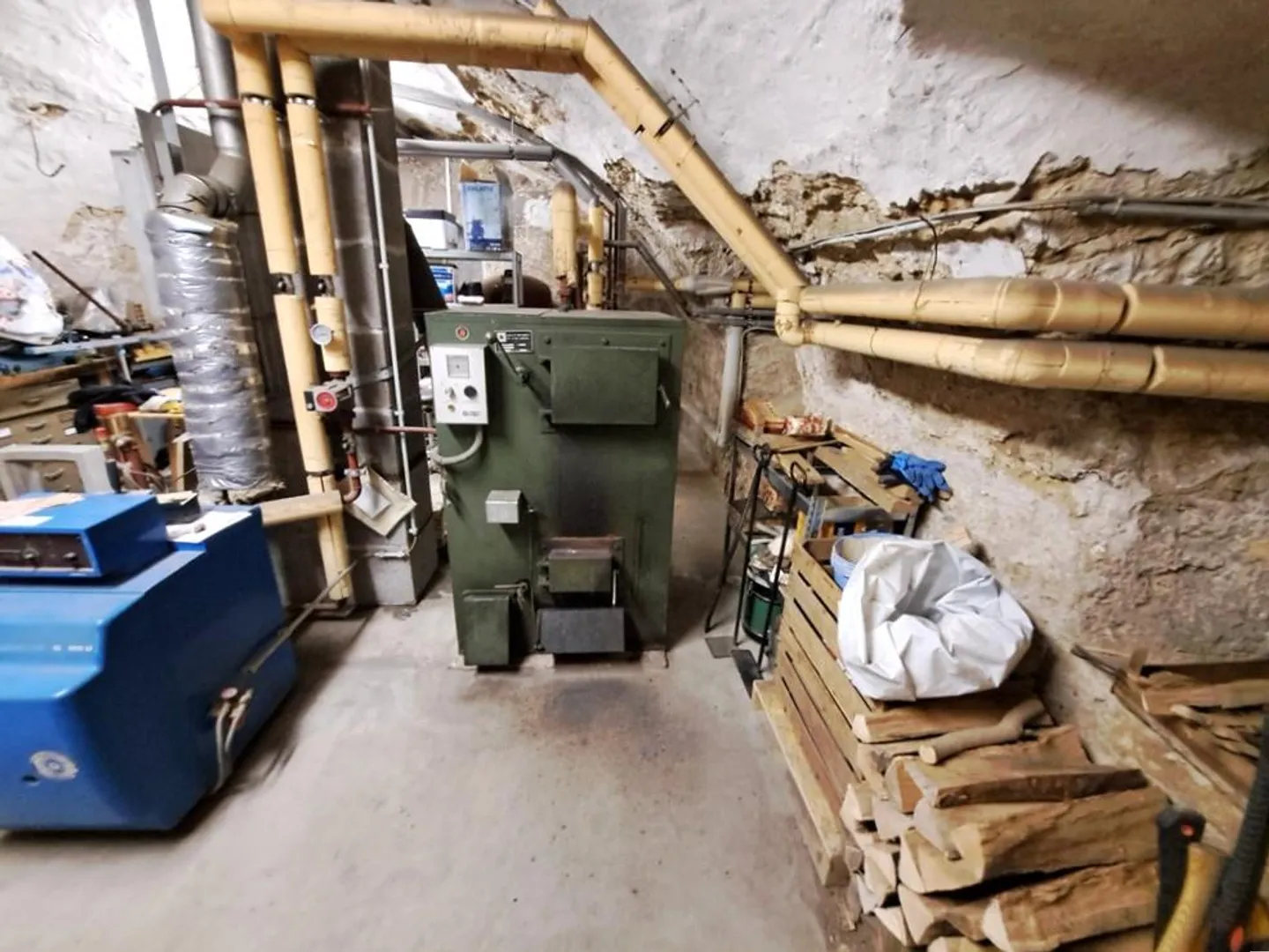 Maison multi-générationnelle située au centre avec appartement de 7 pièces plus loft plus atelier - Photo 10 sur 10