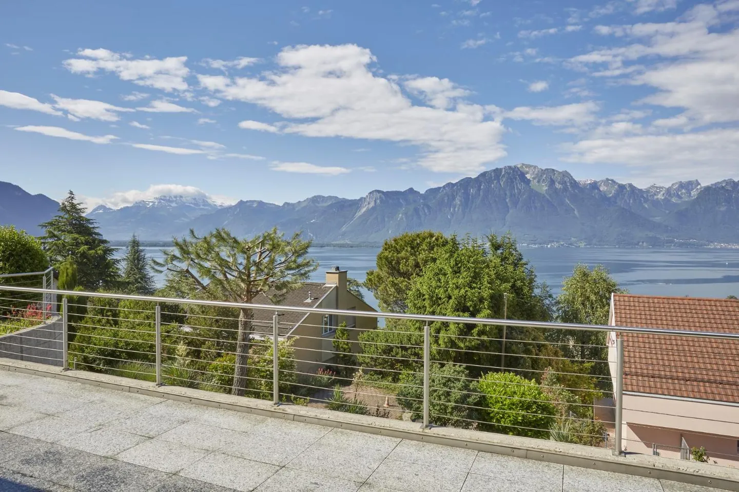 Zeitgenössische Villa mit Seeblick - Foto 10 von 11