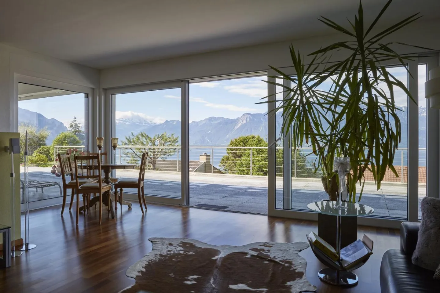 Zeitgenössische Villa mit Seeblick - Foto 5 von 11