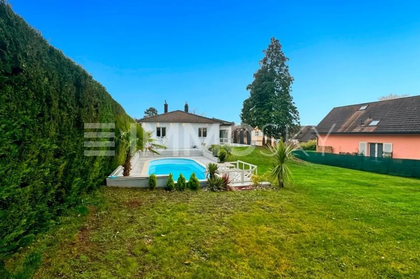 Rare: Individual villa with swimming pool in Penthalaz - Photo 3 of 5