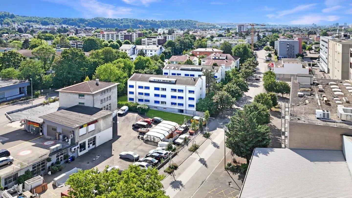 gemütliche Wohnung mit grosszügigem Balkon, Keller und Einstellhallenplatz - Foto 1 von 14