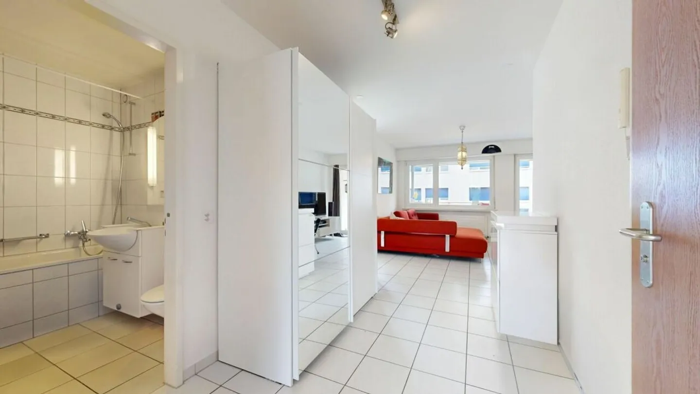 gemütliche Wohnung mit grosszügigem Balkon, Keller und Einstellhallenplatz - Foto 2 von 14