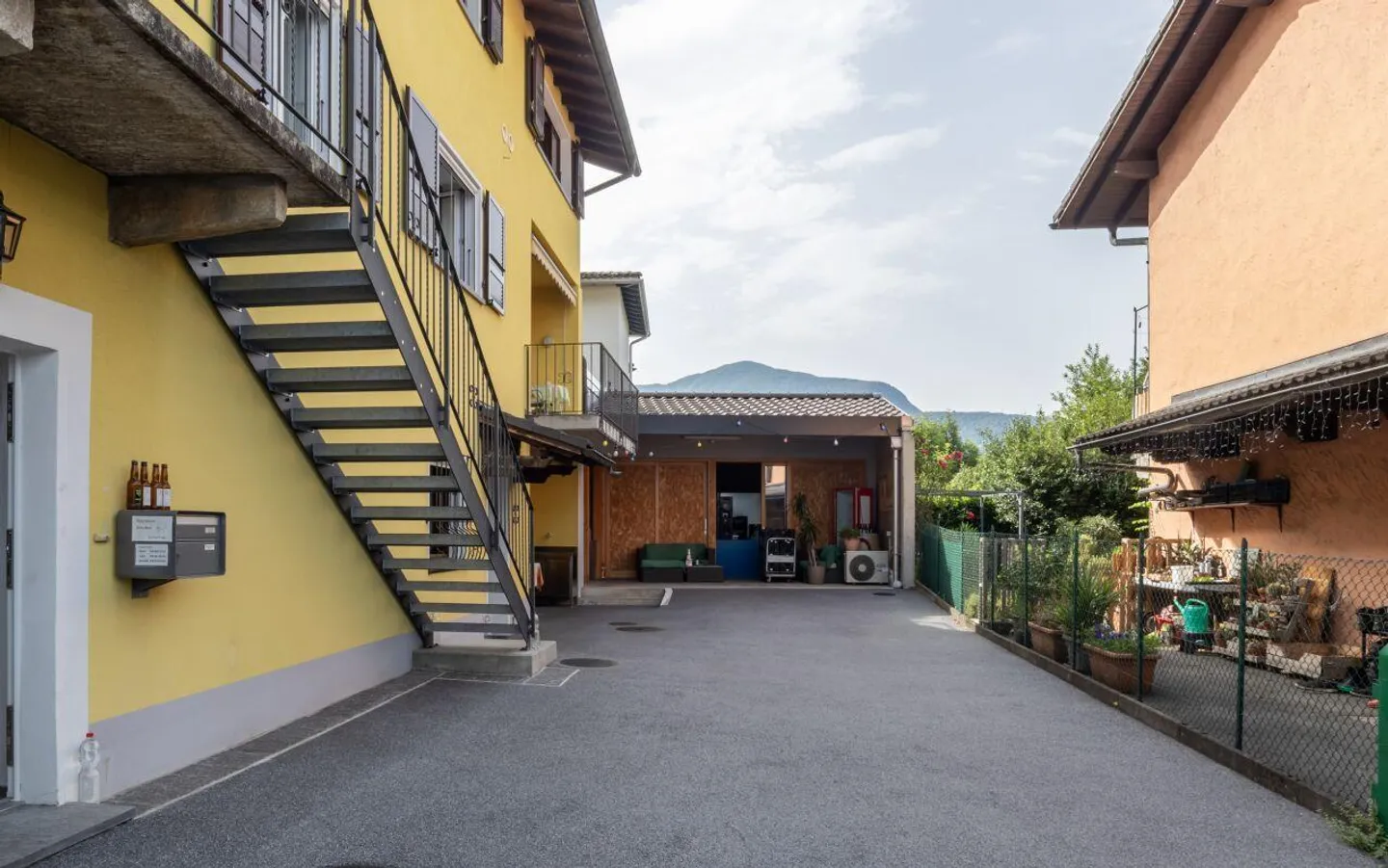 CUGNASCO - Mehrfamilienhaus mit großzügigen Wohnräumen - Foto 11 von 13