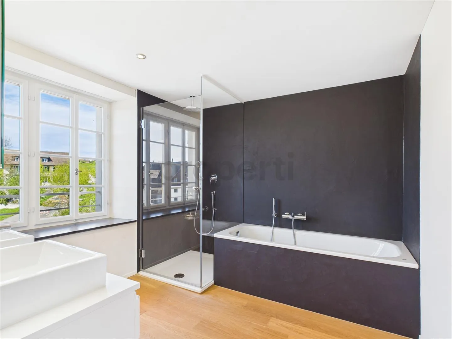 5.5 Zimmer Wohnung  ein einzigartiges Zuhause, das Geschichte und Moderne vereint - Foto 8 von 11