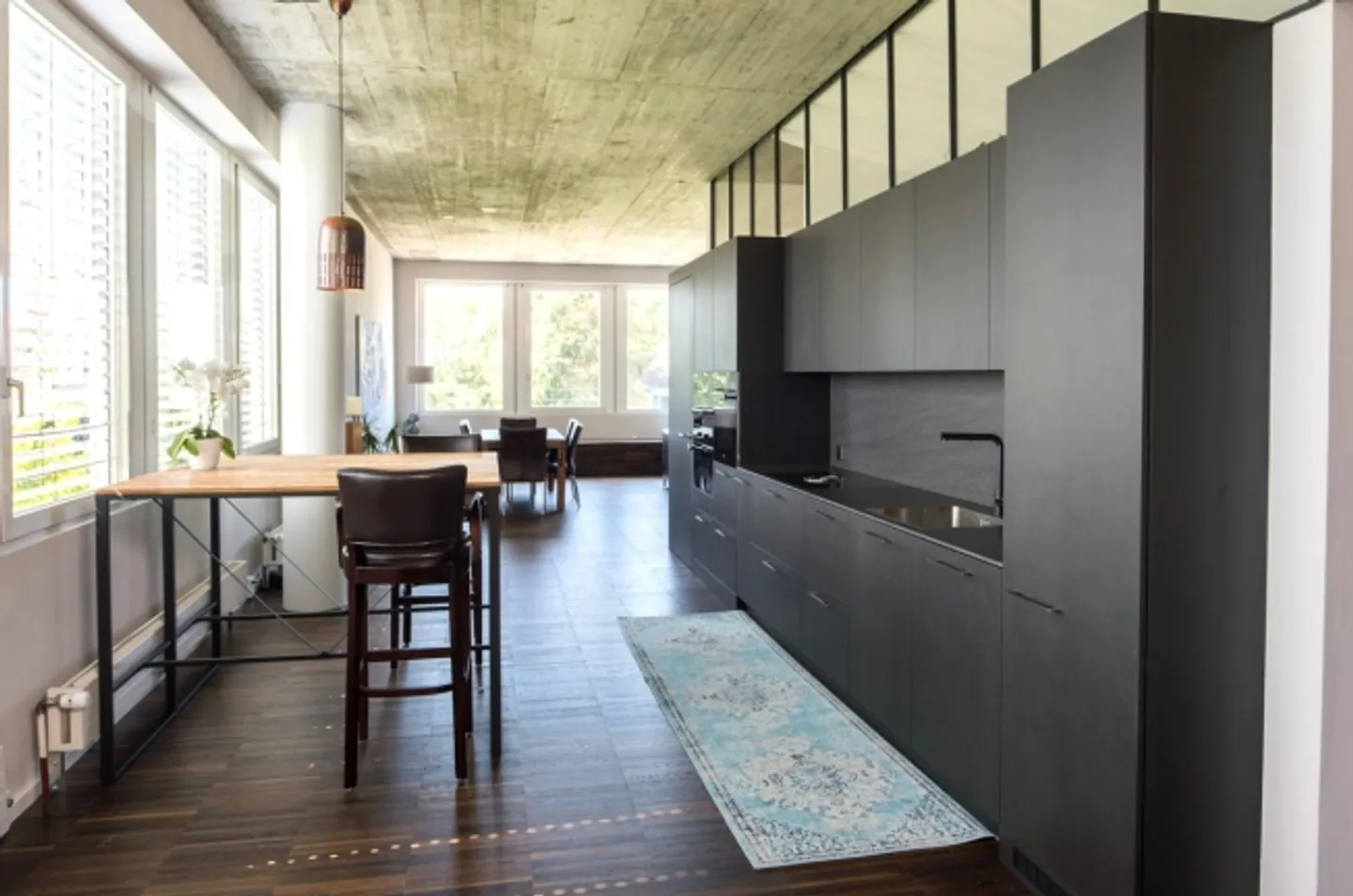 Urban living with style - Loft apartment with cool rooftop terrace - Photo 3 of 12