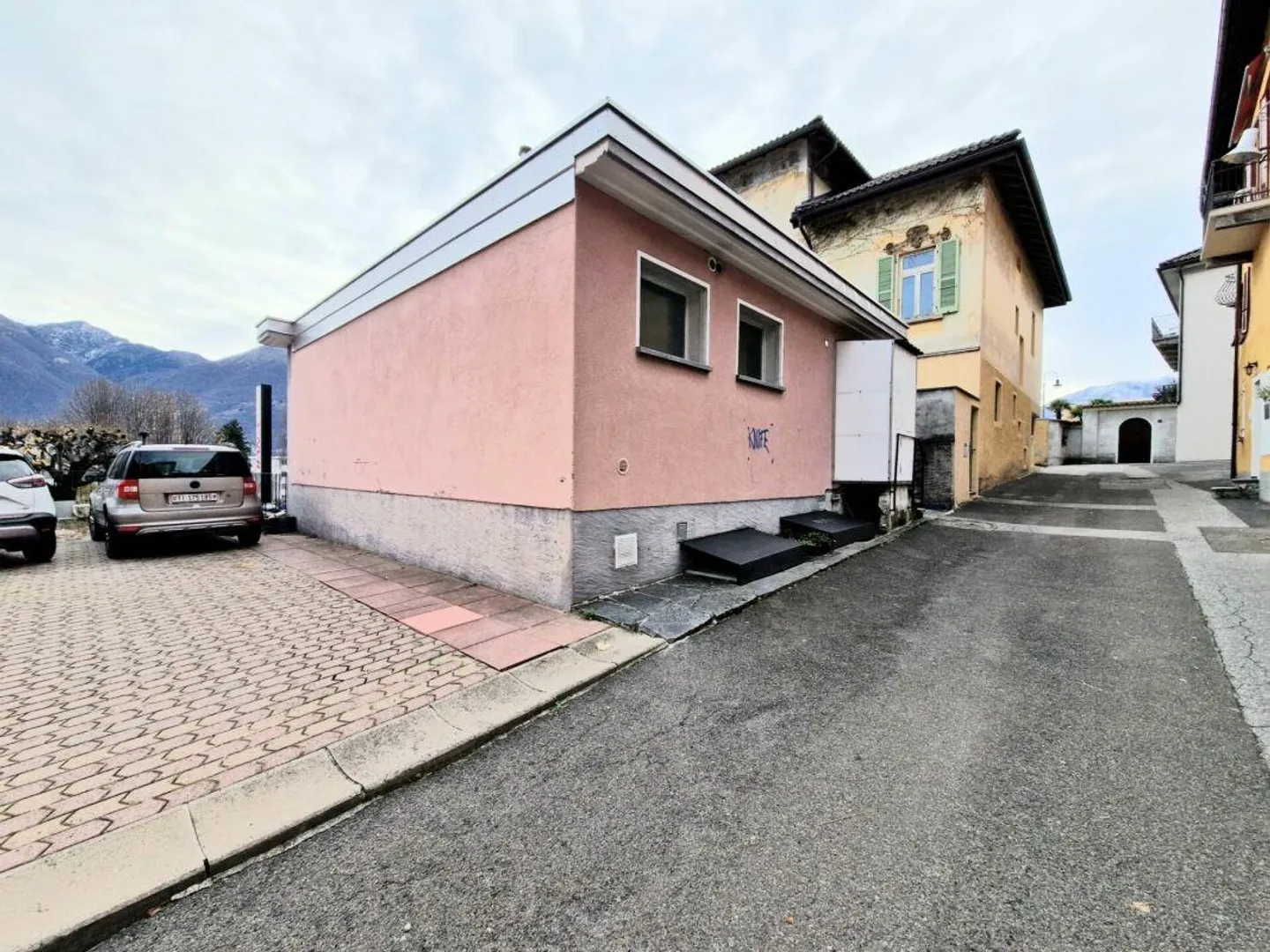 ZU VERKAUFEN IN MINUSIO - GEWERBLICHE IMMOBILIE MIT STUDIOS - Foto 3 von 22