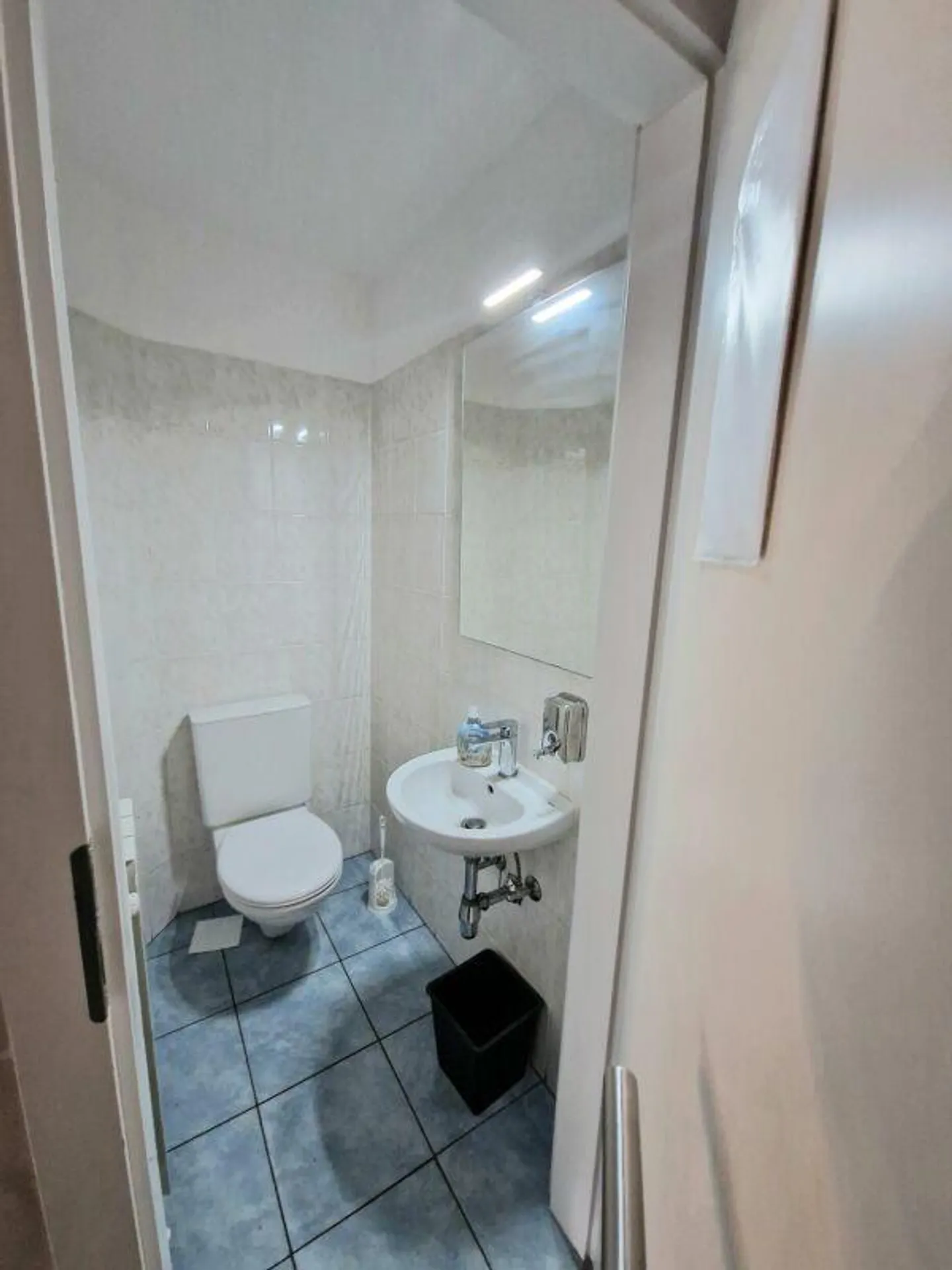 ZU VERKAUFEN IN MINUSIO - GEWERBLICHE IMMOBILIE MIT STUDIOS - Foto 8 von 22