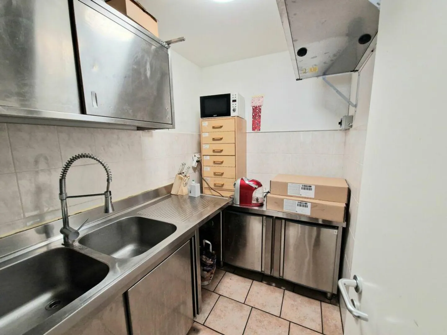 ZU VERKAUFEN IN MINUSIO - GEWERBLICHE IMMOBILIE MIT STUDIOS - Foto 11 von 22