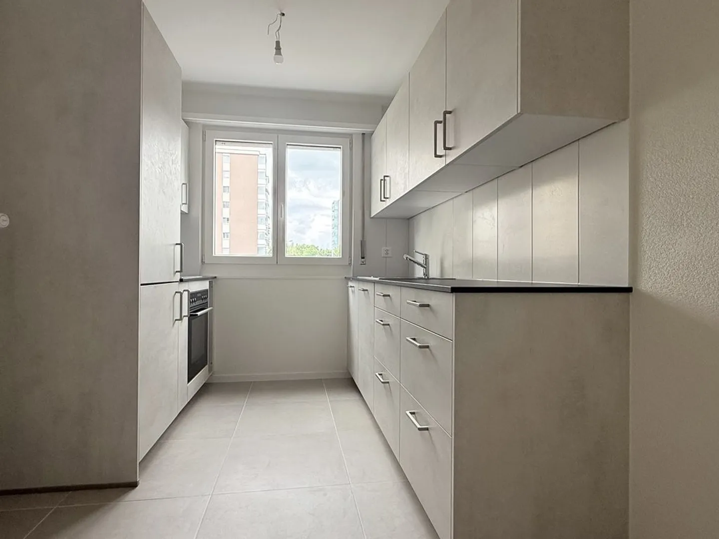 3.5 Room Fully Renovated in the Schoenberg District - Photo 2 of 8