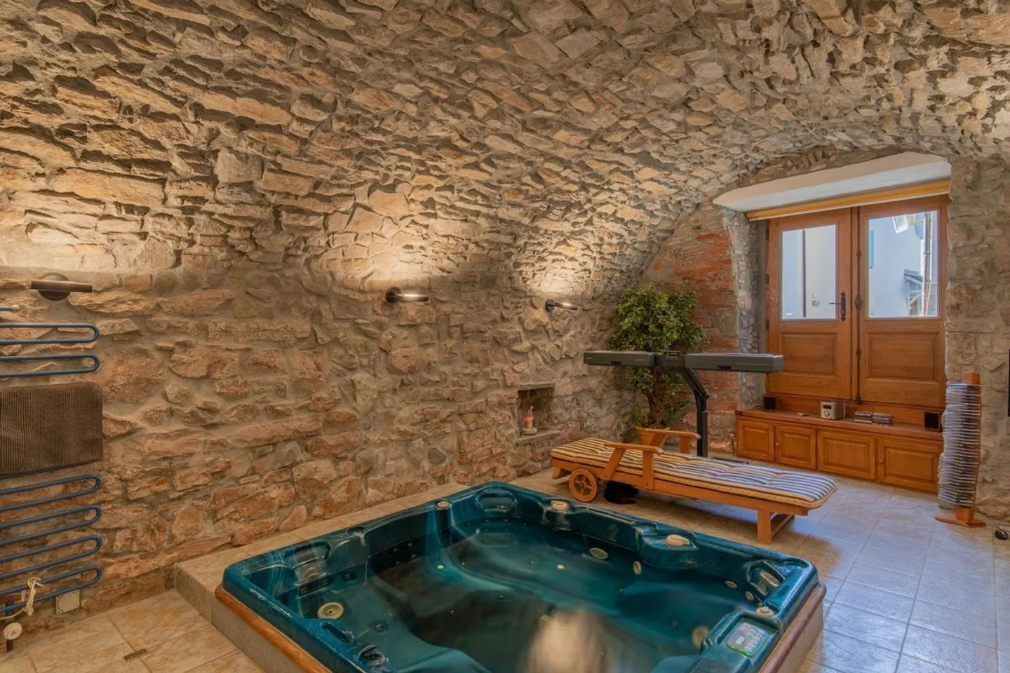 Renovated former winegrower's house with a lot of charm - Photo 7 of 13