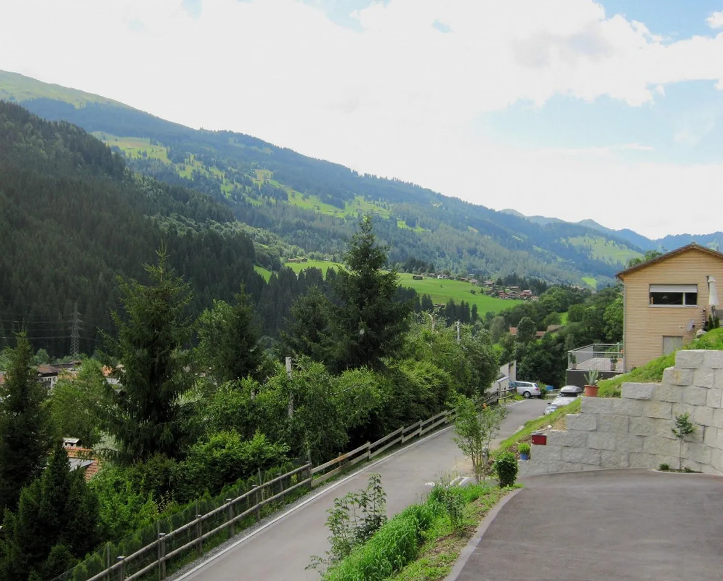 Casa unifamiliare 4½ locali con terrazza e spazi esterni attraenti - Foto 3 di 10