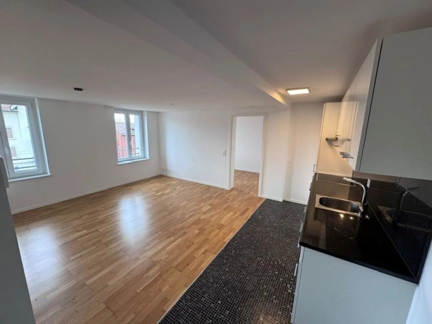 3-room ground floor apartment in a central location - Photo 2 of 9