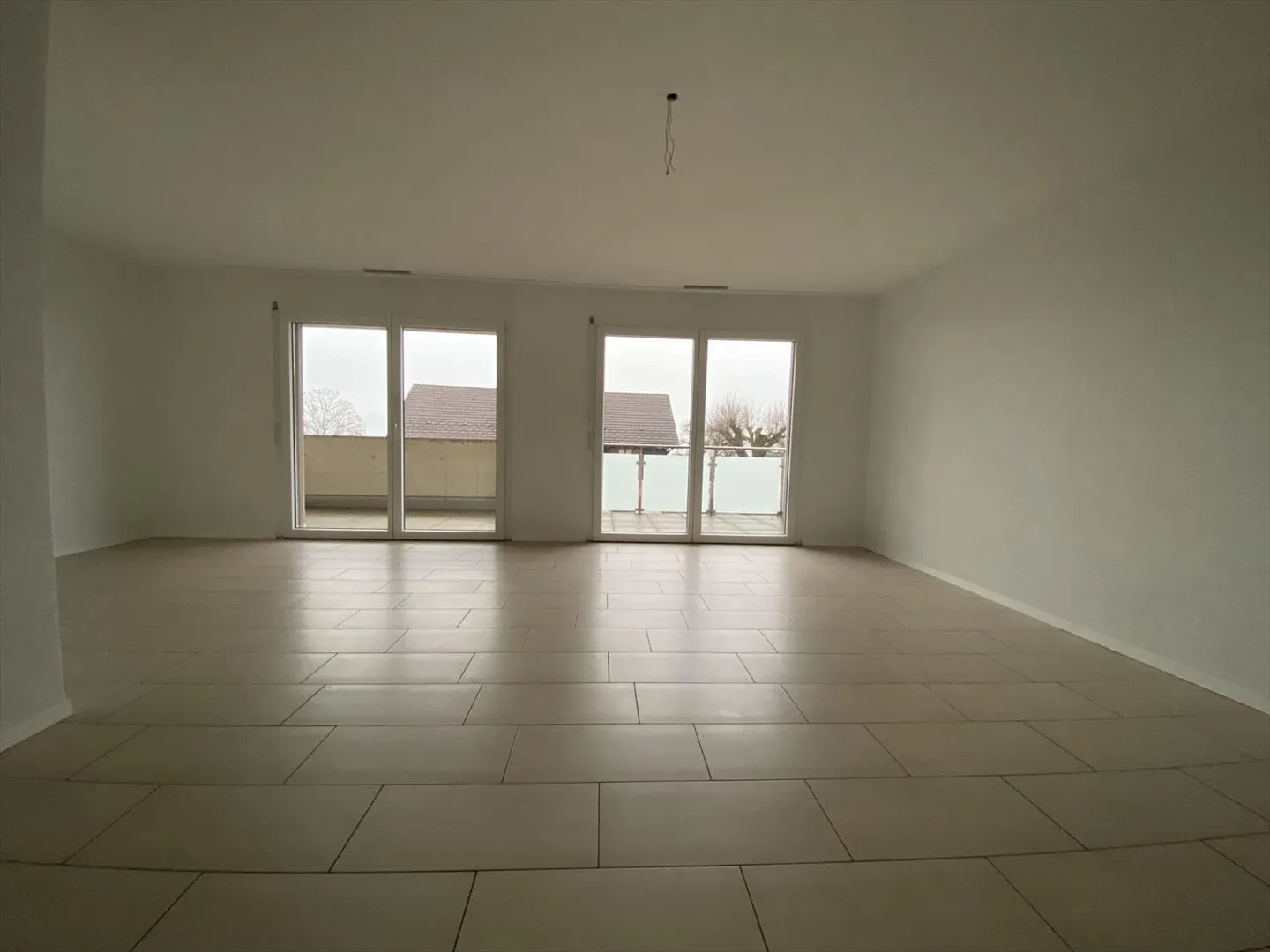 Appartamento con 4,5 stanze e balcone - Foto 4 di 7