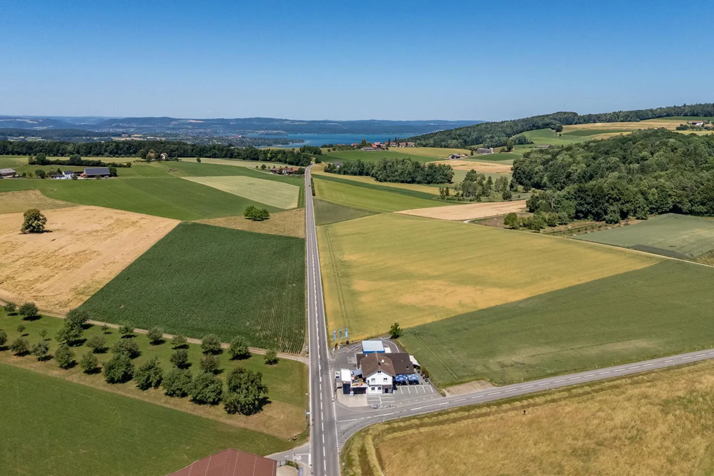 Tankstelle, Shop, Coffee Lounge und Wohnen – ein vielseitiges Gesam... - Foto 2 di 20
