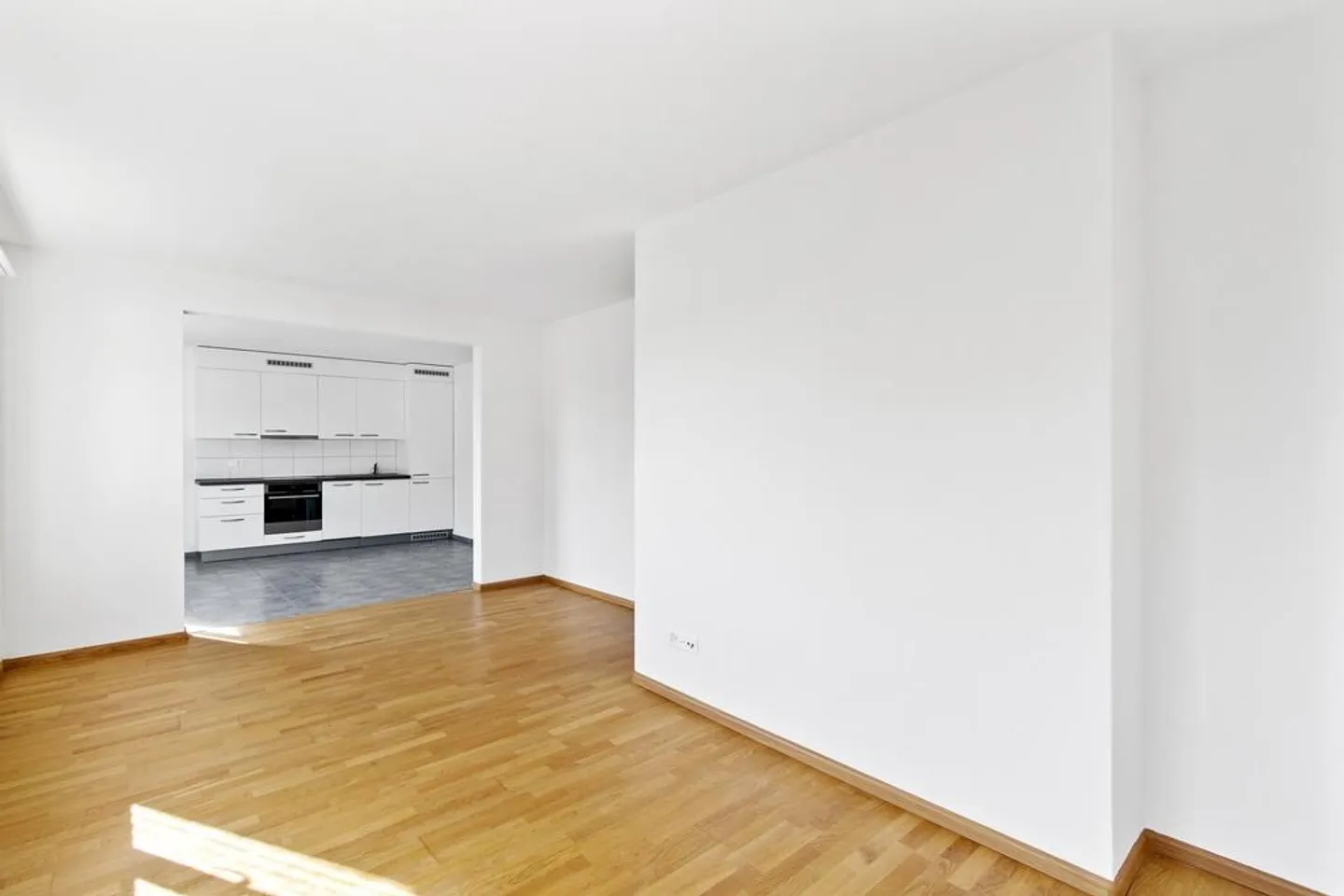Helle 2-Zimmerwohnung im 3. Stock - Foto 2 von 7