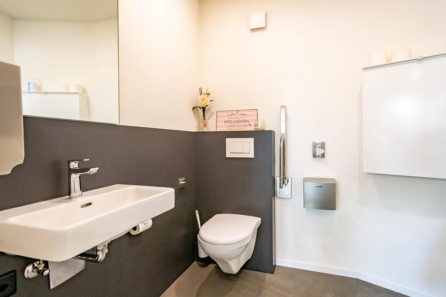 Tankstelle, Shop, Coffee Lounge und Wohnen – ein vielseitiges Gesam... - Foto 6 di 20