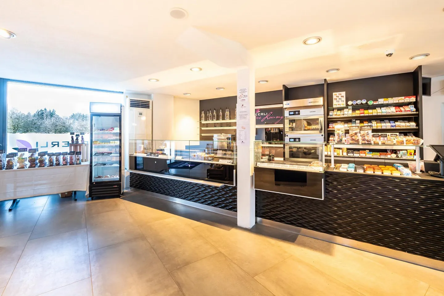 Tankstelle, Shop, Coffee Lounge und Wohnen – ein vielseitiges Gesam... - Foto 4 di 20