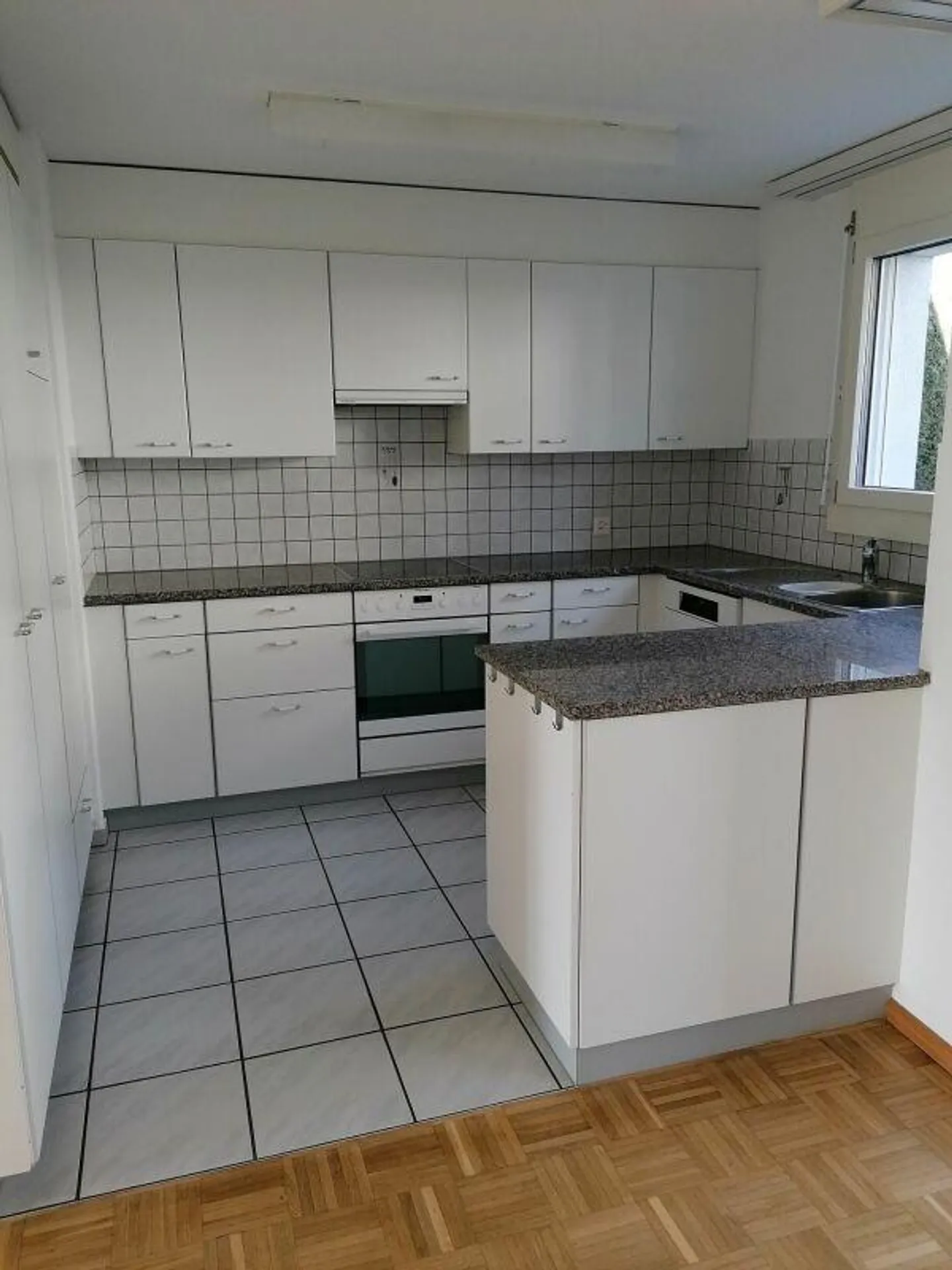 4.5 Room Ground Floor Apartment with View into the Green - Photo 3 of 12