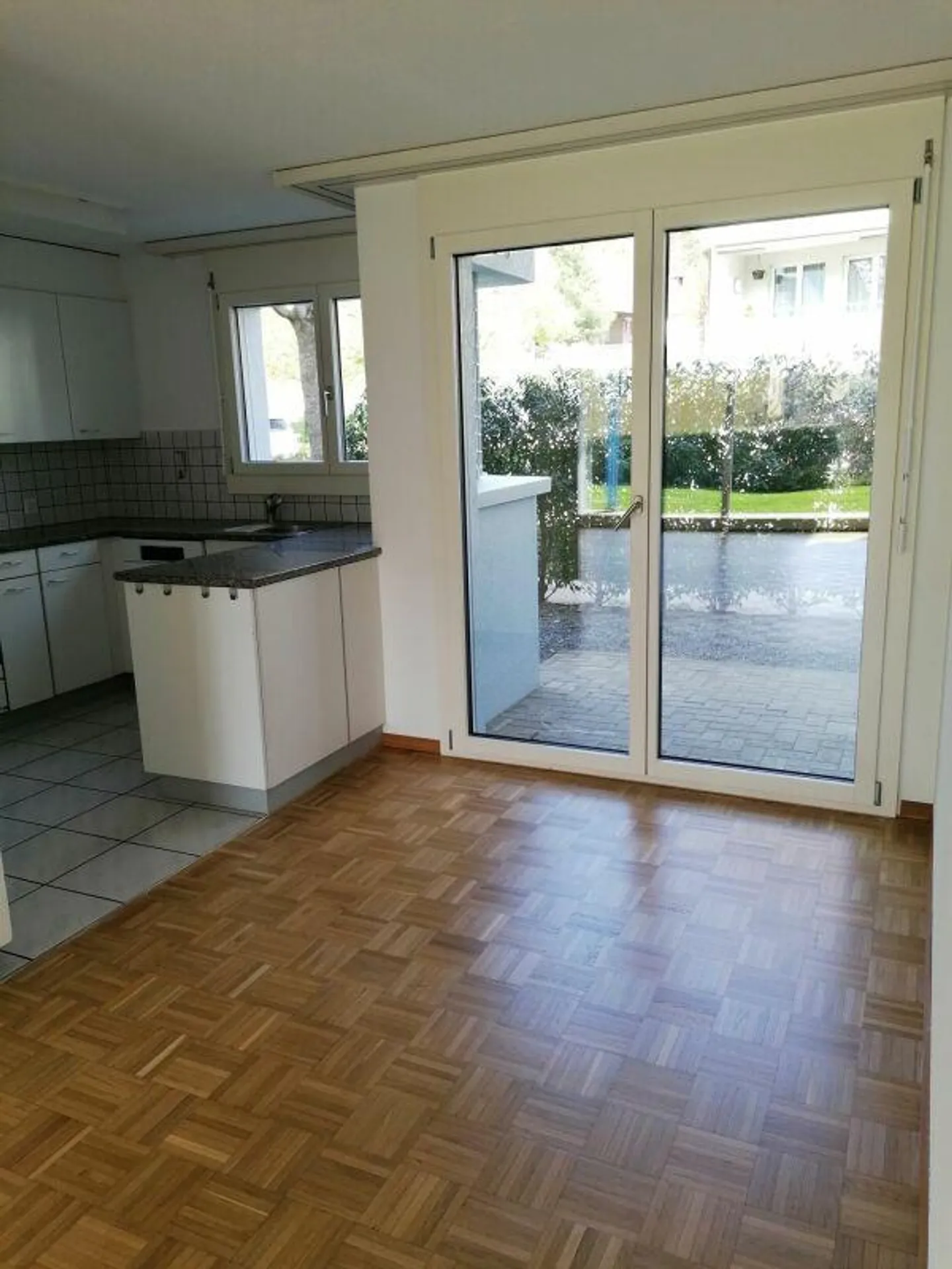 4.5 Room Ground Floor Apartment with View into the Green - Photo 4 of 12