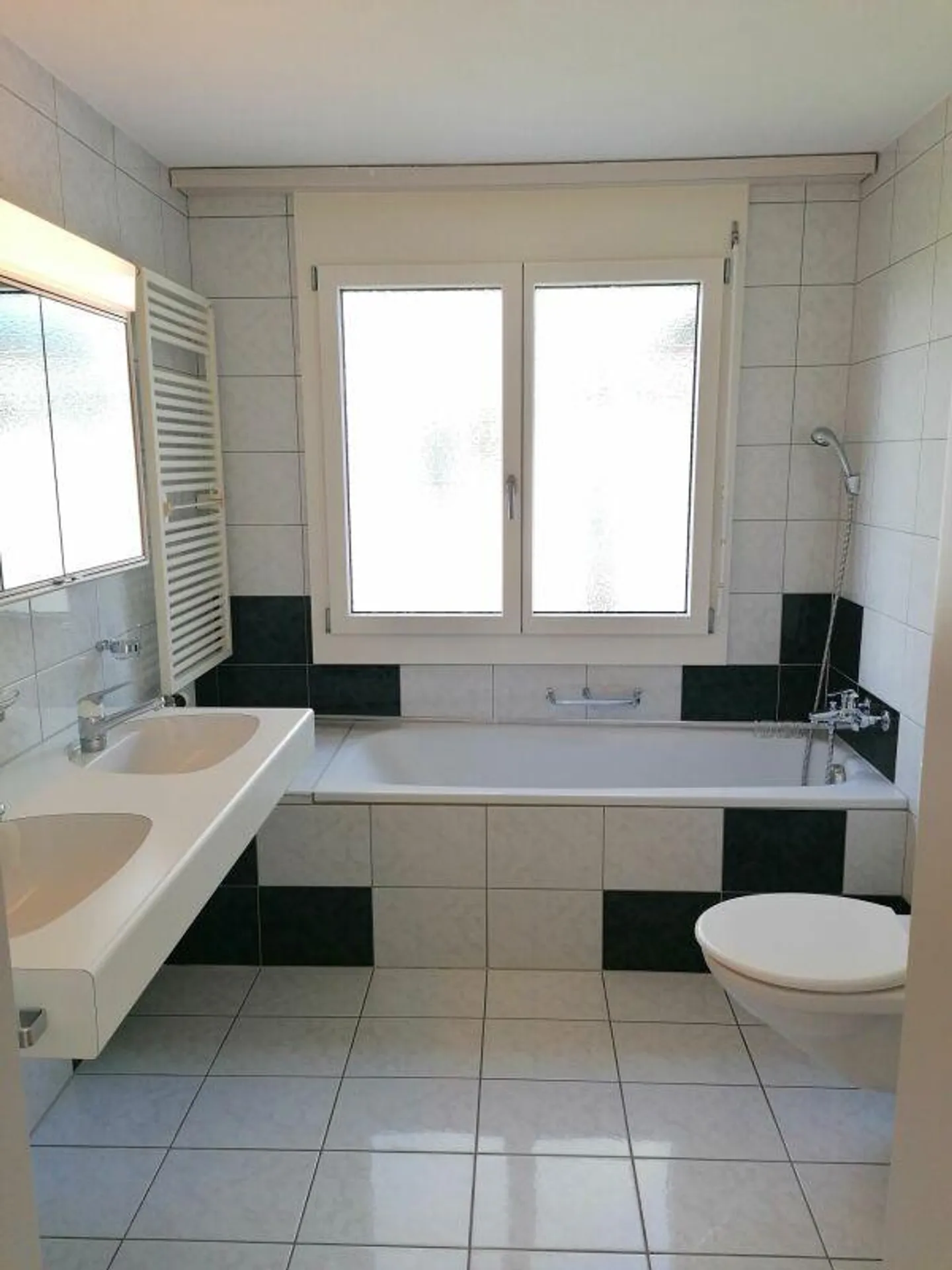 4.5 Room Ground Floor Apartment with View into the Green - Photo 10 of 12