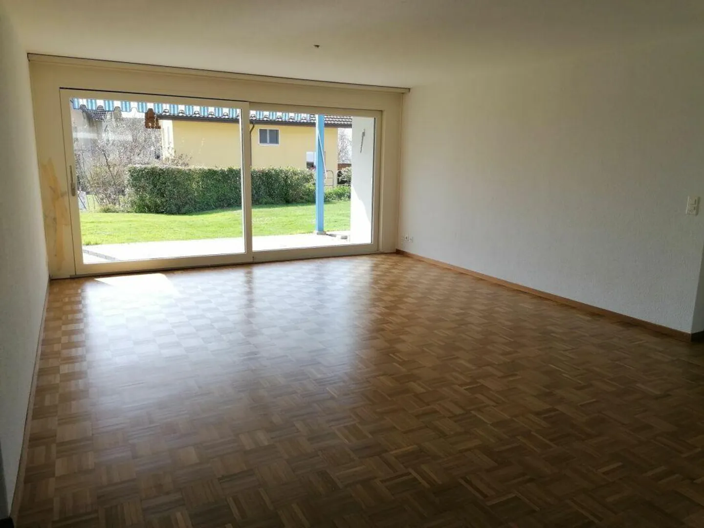 4.5 Room Ground Floor Apartment with View into the Green - Photo 5 of 12