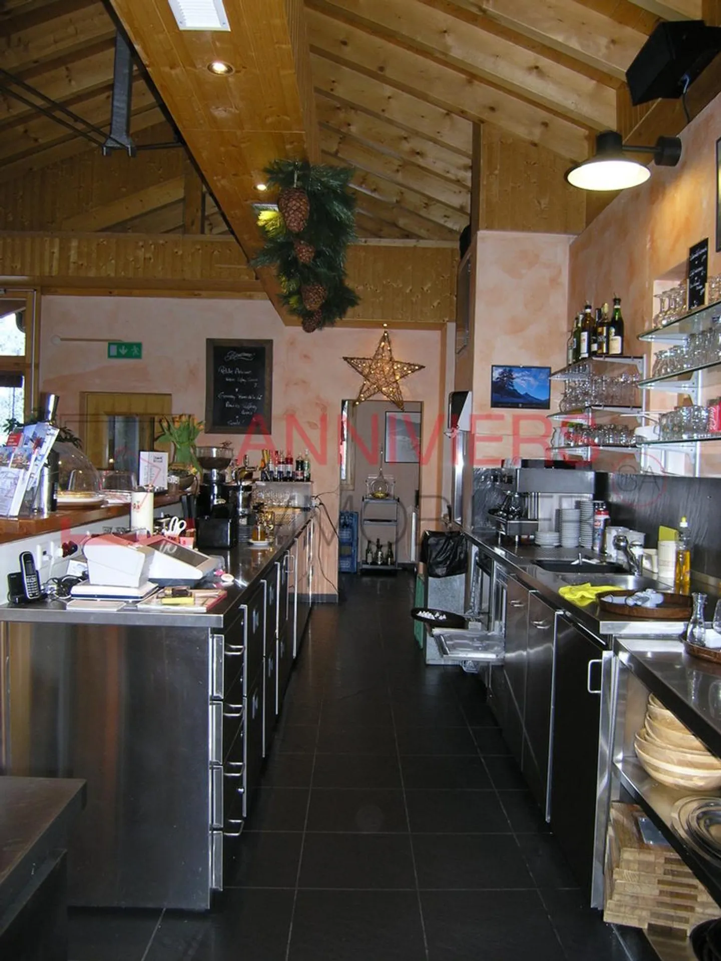 Ristorante tipico con vista panoramica e luce solare ottimale - Foto 11 di 13