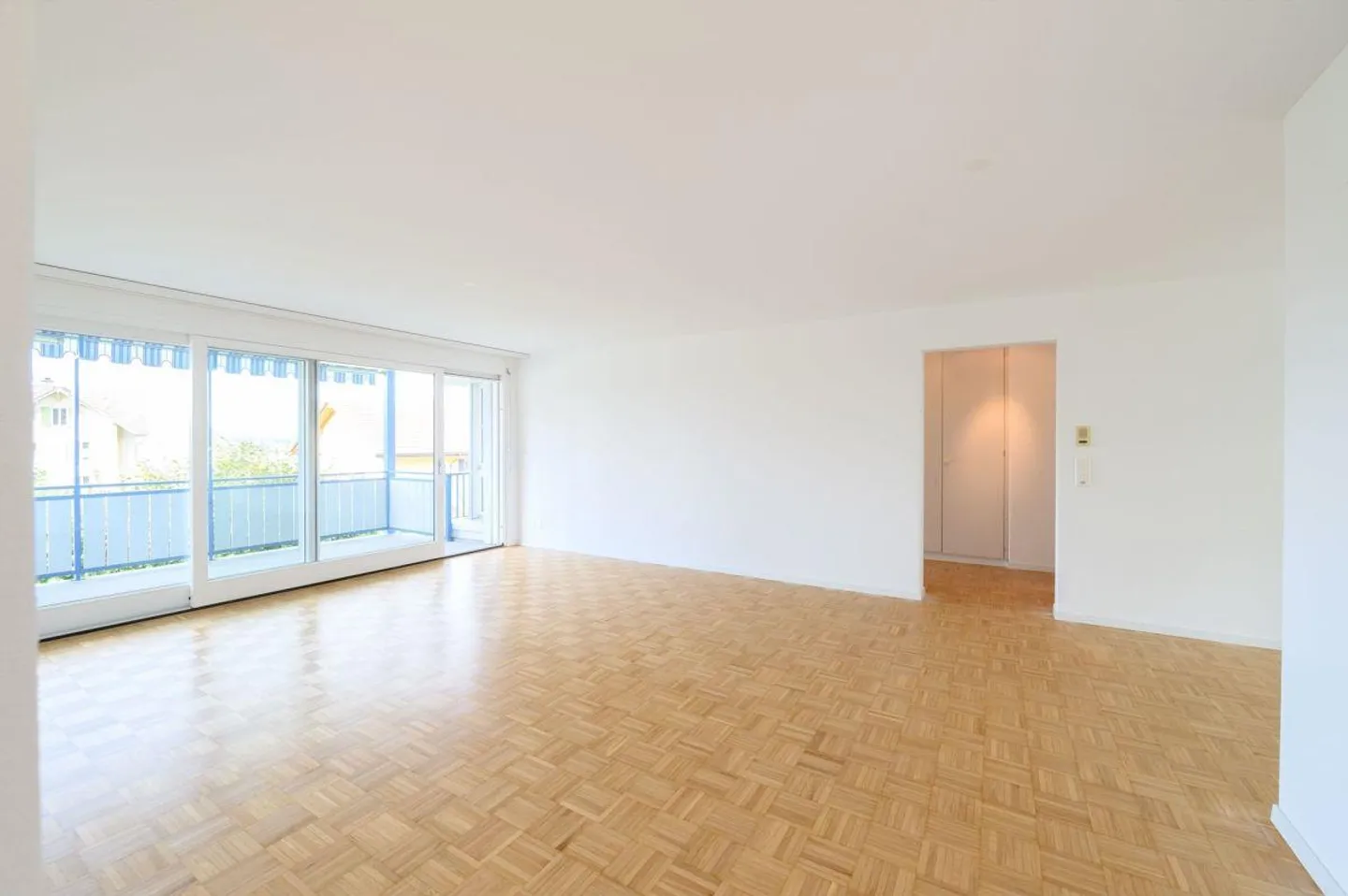 4.5 Room Ground Floor Apartment with View into the Green - Photo 6 of 12
