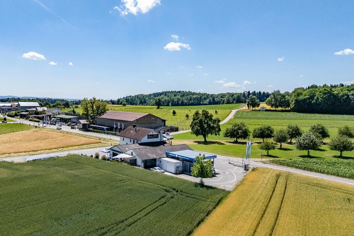 Tankstelle, Shop, Coffee Lounge und Wohnen – ein vielseitiges Gesam... - Foto 12 di 20