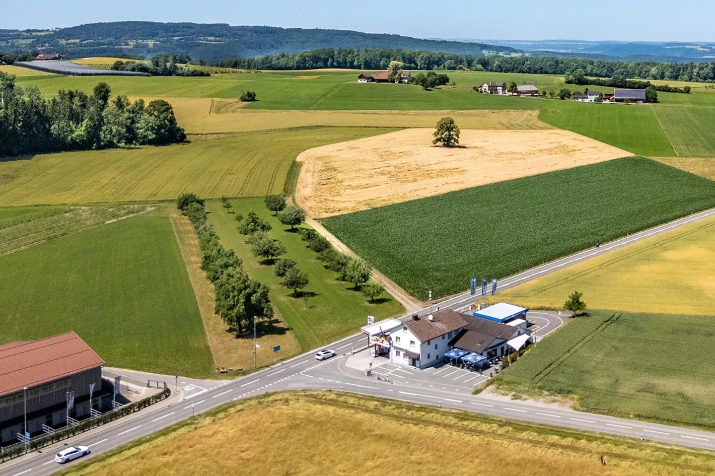 Tankstelle, Shop, Coffee Lounge und Wohnen – ein vielseitiges Gesam... - Foto 18 di 20