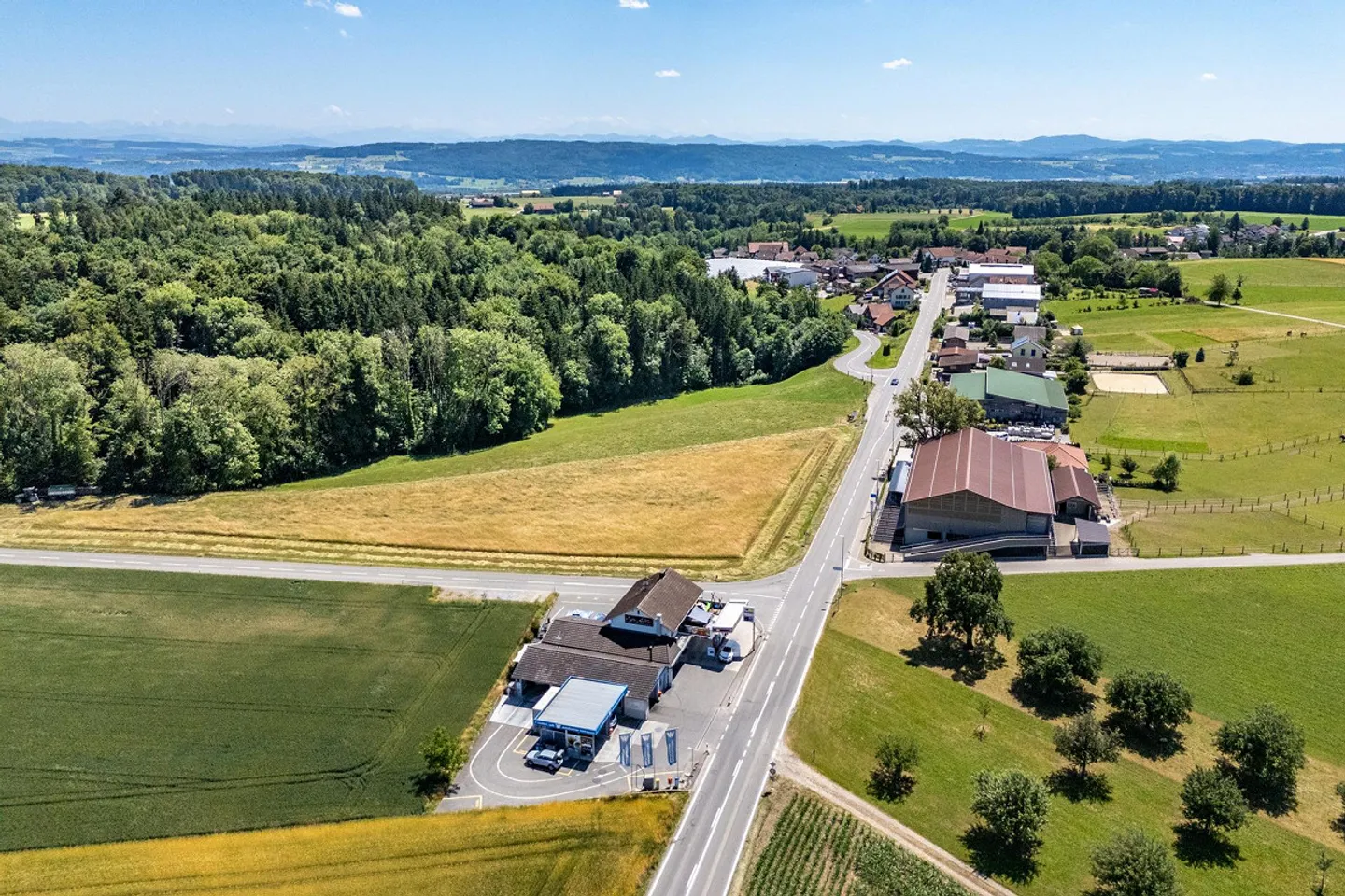 Tankstelle, Shop, Coffee Lounge und Wohnen – ein vielseitiges Gesam... - Foto 19 di 20