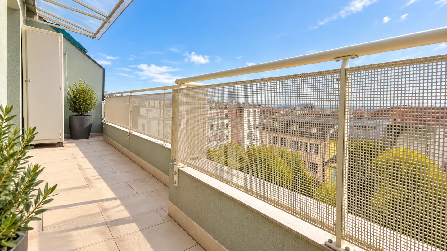 Top floor with panoramic view in the heart of Geneva - Photo 2 of 5