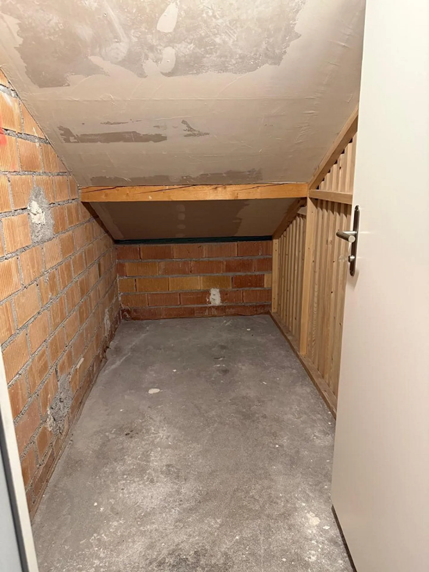 3.5 Room Attic Apartment - Photo 9 of 12