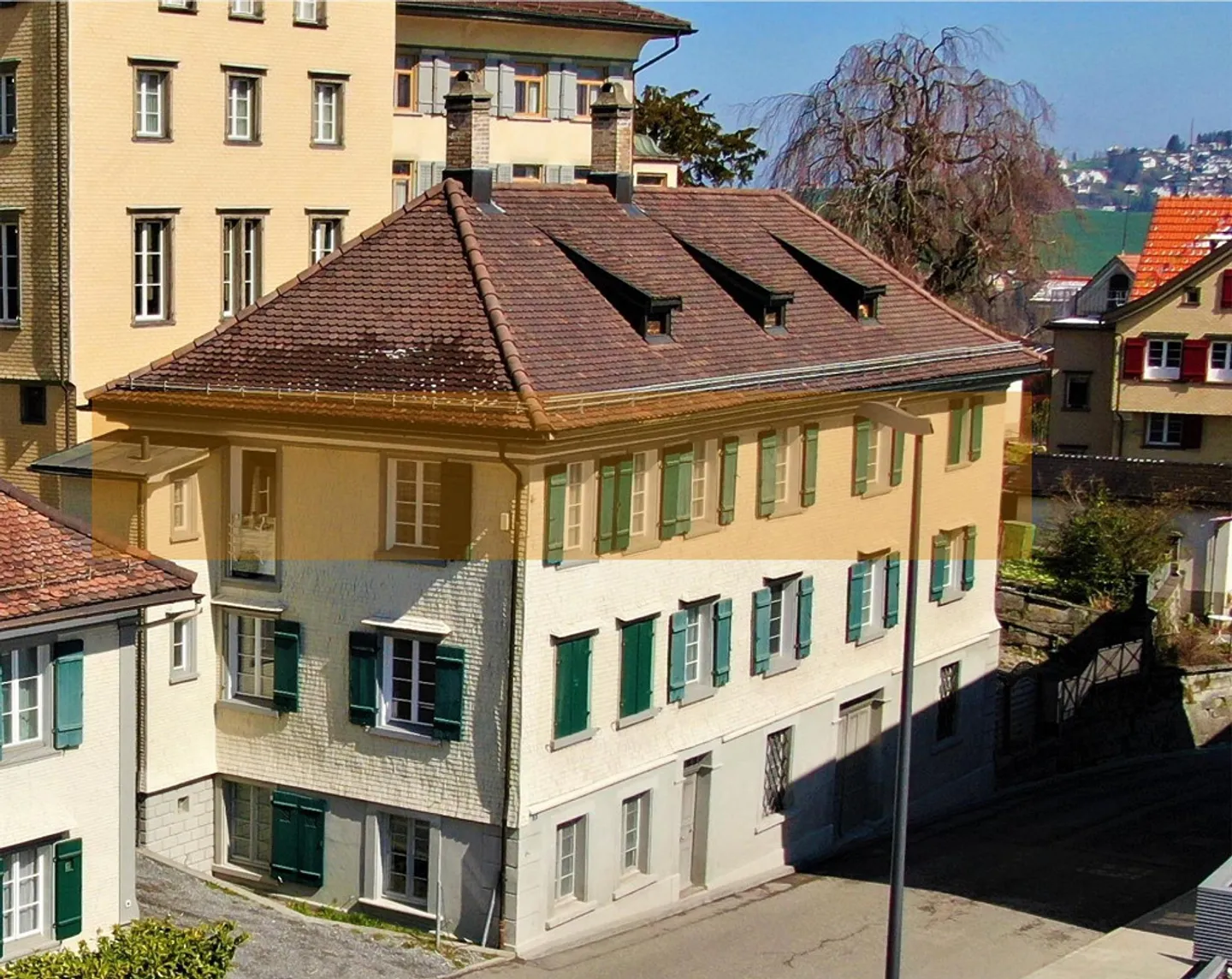 Bright, spacious 4.5 room apartment - Photo 1 of 9