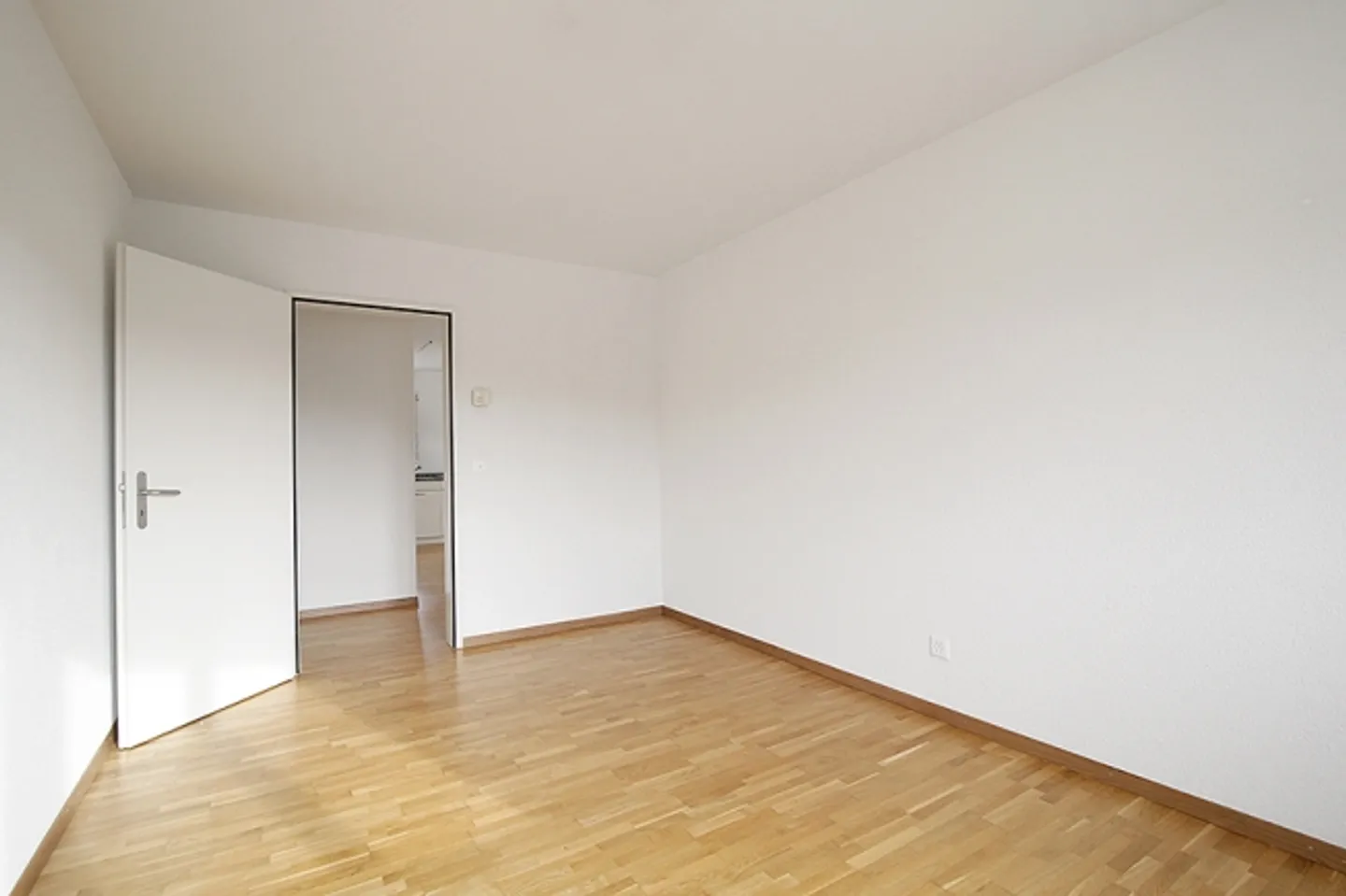 Spacious apartment seeks new residents! - Photo 9 of 11