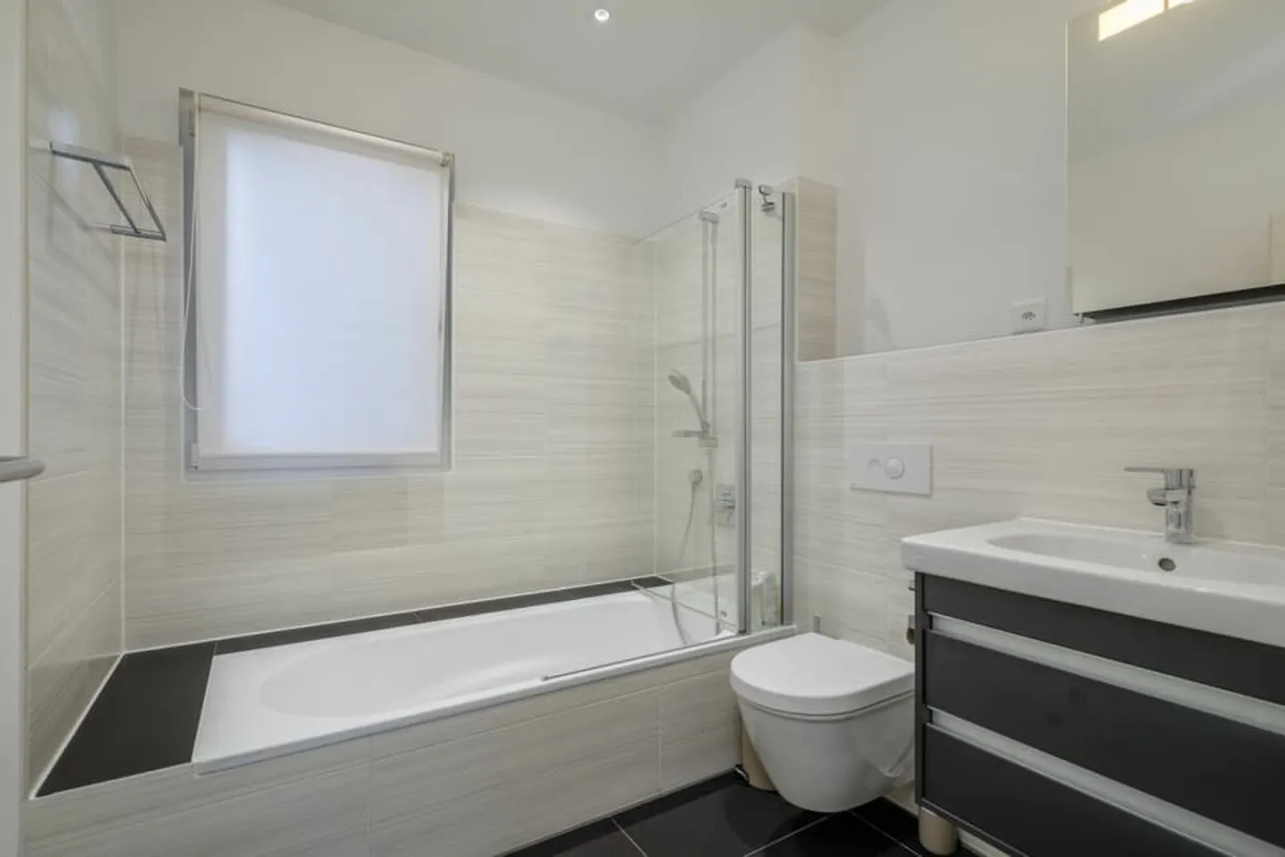 Exklusiv - Wunderschönes modernes Doppelhaus mit Pool - Foto 8 von 13