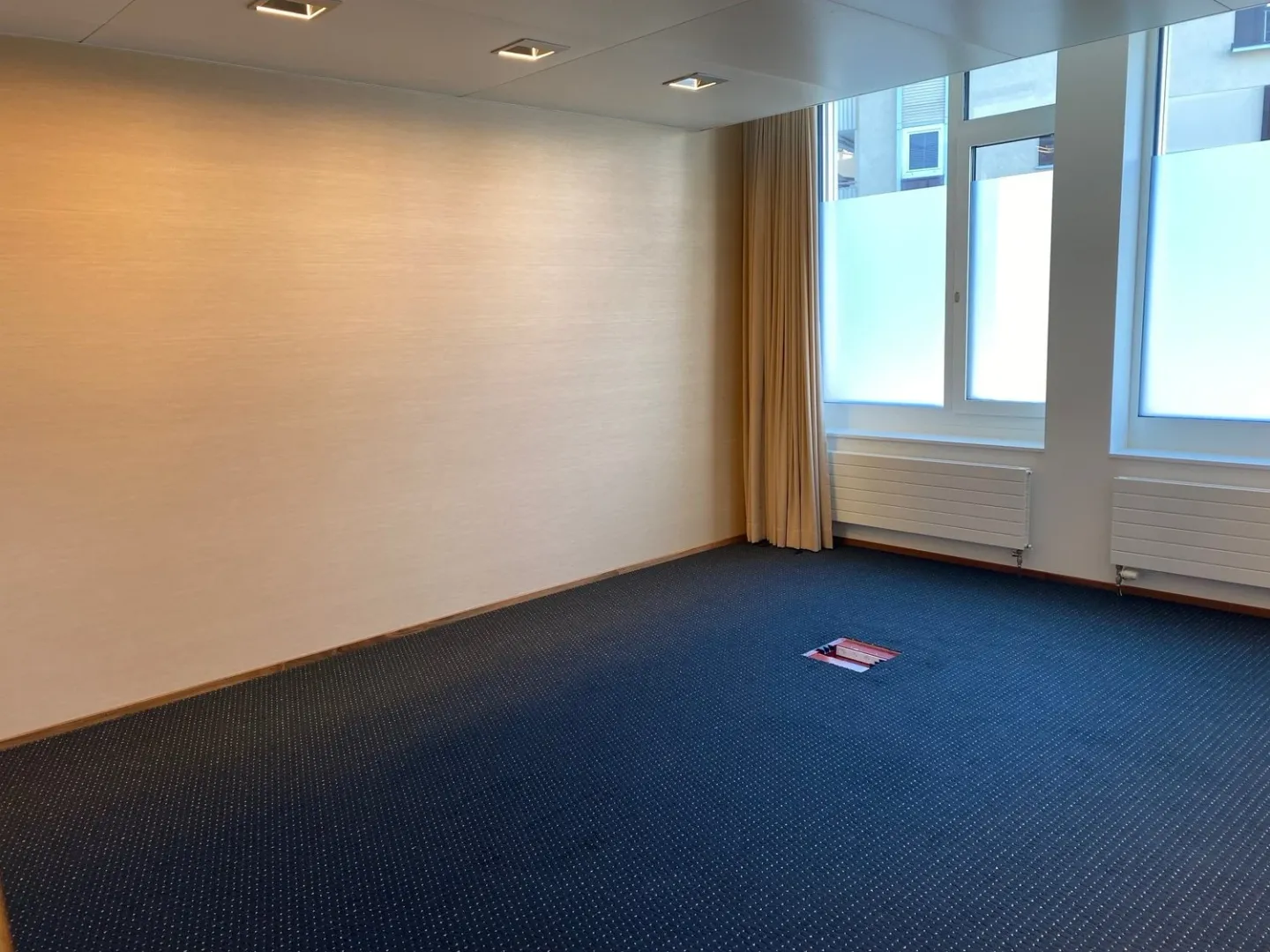 210 m2 d'espace de bureau le plus moderne, le plus représentatif et le plus central dans le Pfäffikon SZ à faible imposition - Photo 4 sur 4