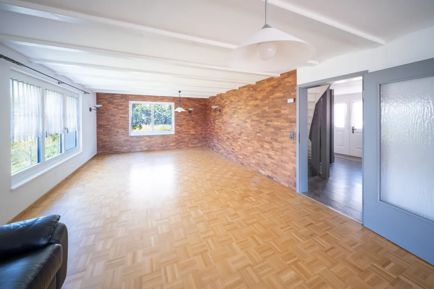 Spacious Single-Family Home with Plenty of Surroundings and Expansive Garden - Photo 6 of 13
