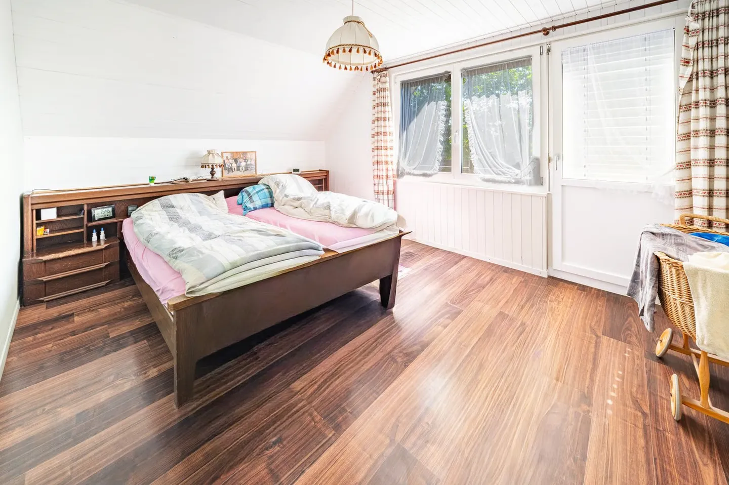 Spacious Single-Family Home with Plenty of Surroundings and Expansive Garden - Photo 8 of 13