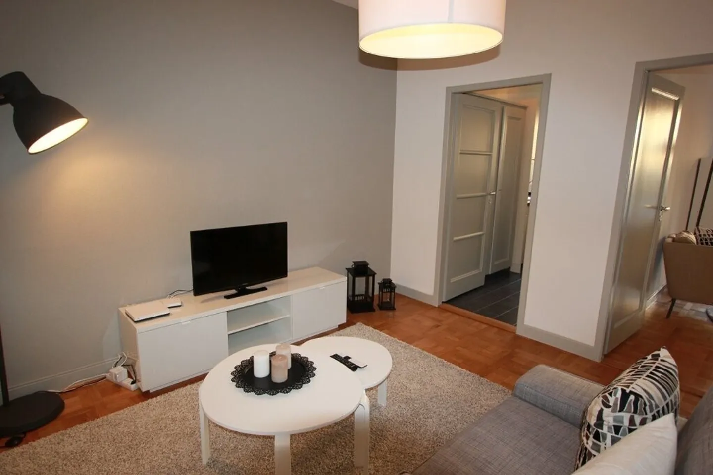 Tastefully furnished on the Right Bank - Photo 2 of 7