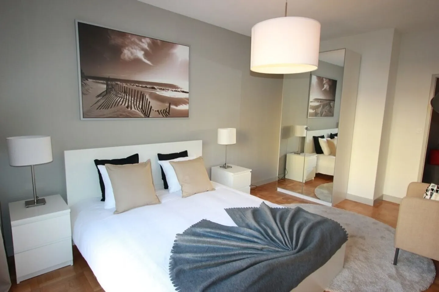 Tastefully furnished on the Right Bank - Photo 3 of 7