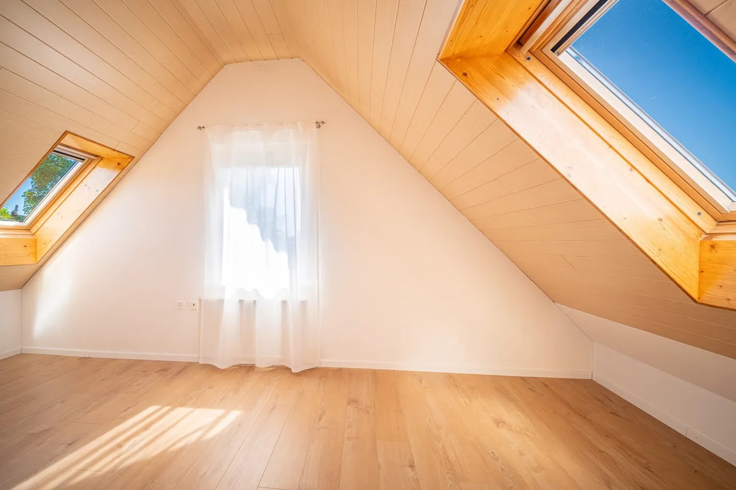 Spacious Single-Family Home with Plenty of Surroundings and Expansive Garden - Photo 13 of 13