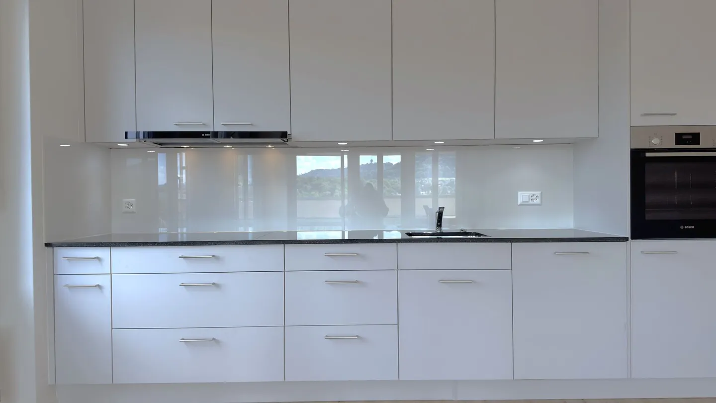 TOP Appartamento Moderno 4.5 Stanze Ristrutturato con Vista Panoramica Fantastica su Tutta Berna - Foto 7 di 18