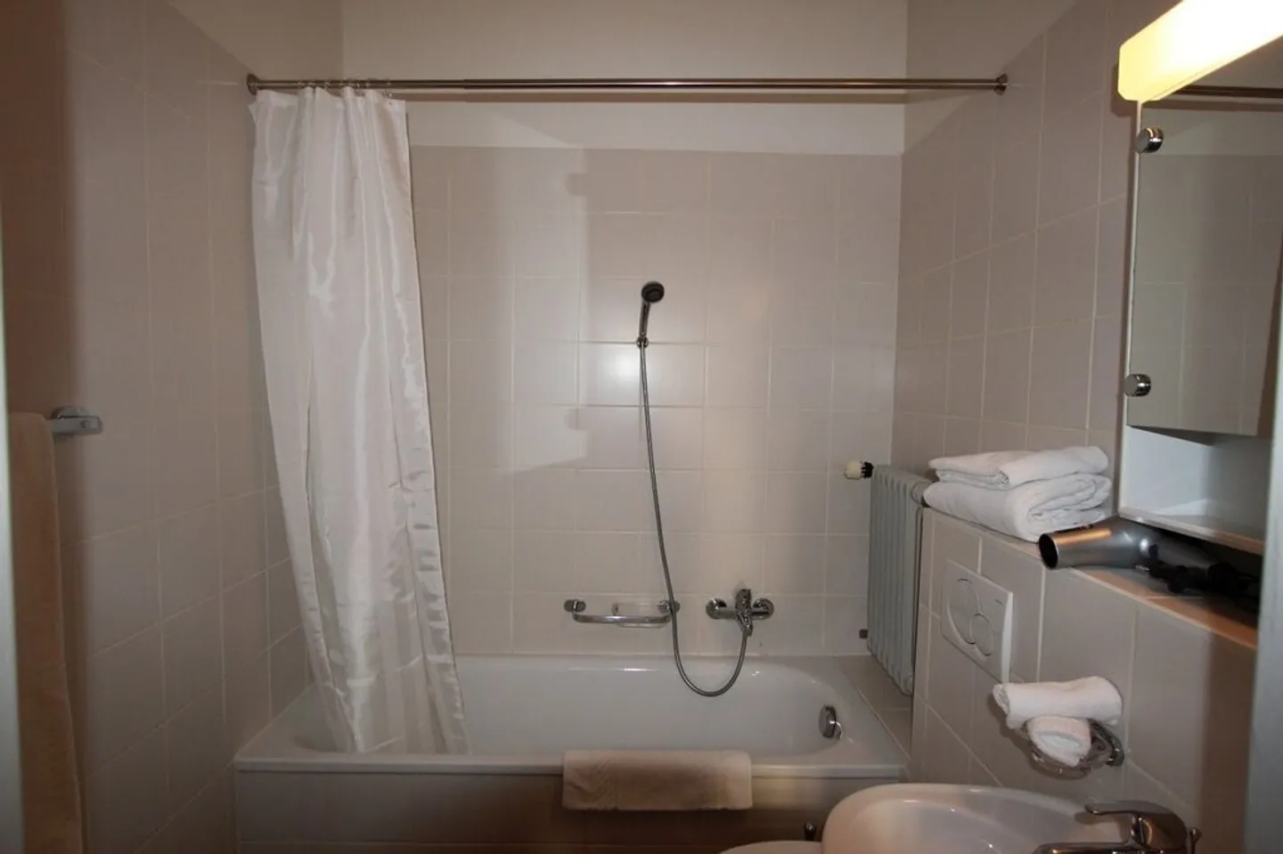Tastefully furnished on the Right Bank - Photo 6 of 7