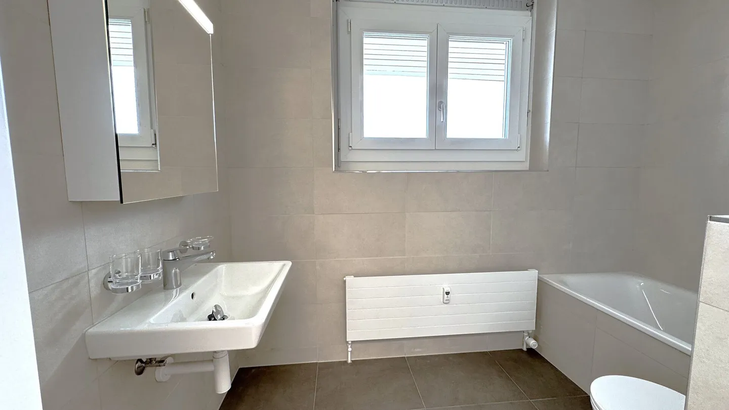 TOP Appartamento Moderno 4.5 Stanze Ristrutturato con Vista Panoramica Fantastica su Tutta Berna - Foto 11 di 18