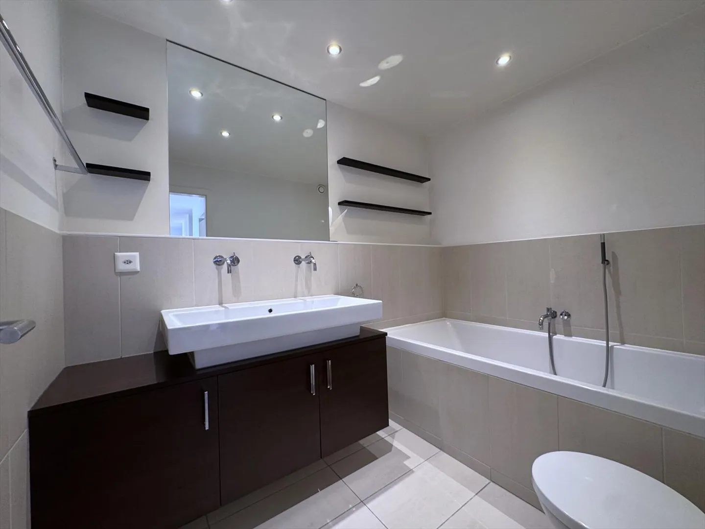 Sublime 4.5 pièces avec place de parc souterraine incluse - Photo 8 sur 13