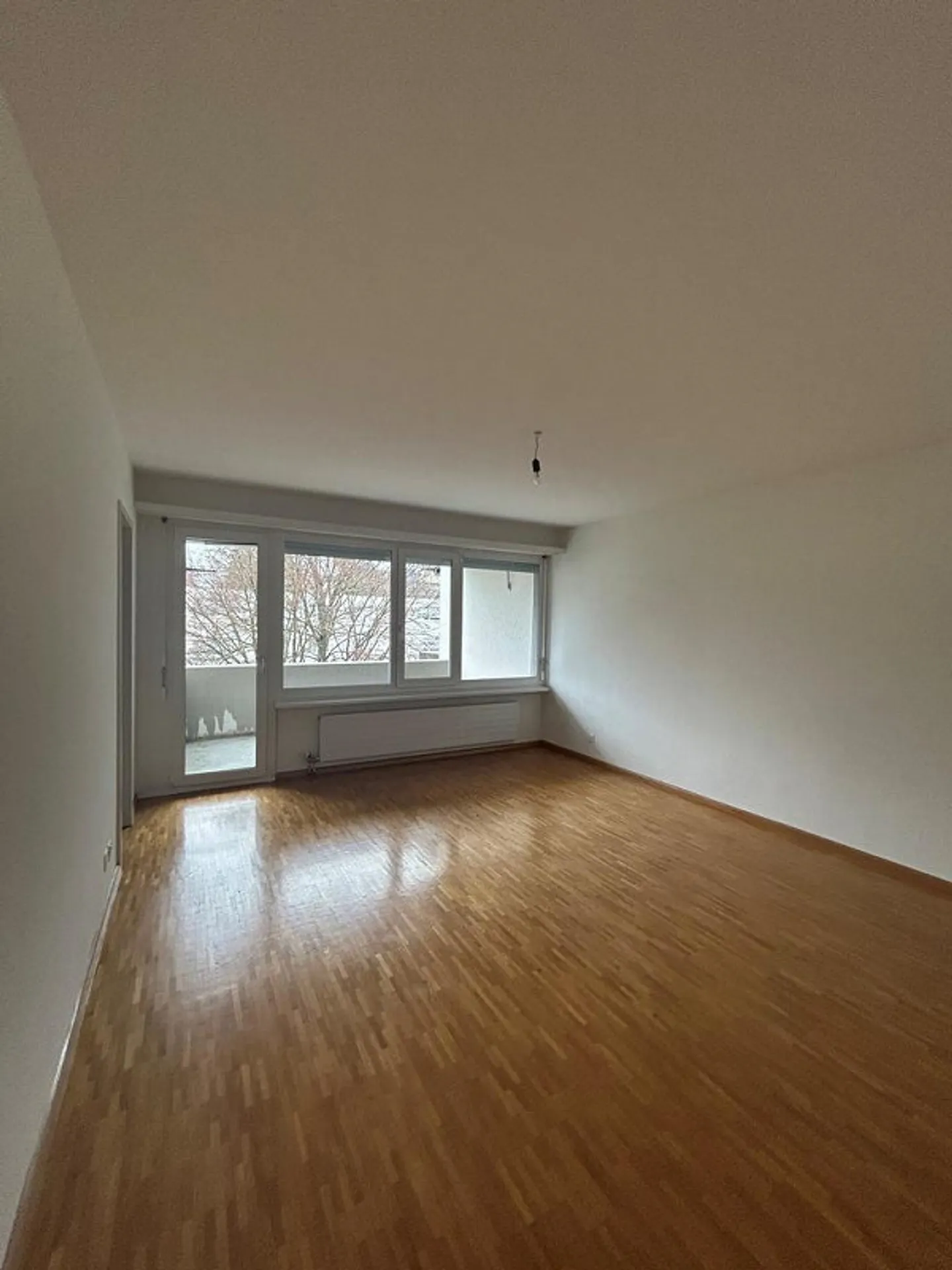 Appartement confortable de 3,5 pièces avec balcon ! - Photo 2 sur 7